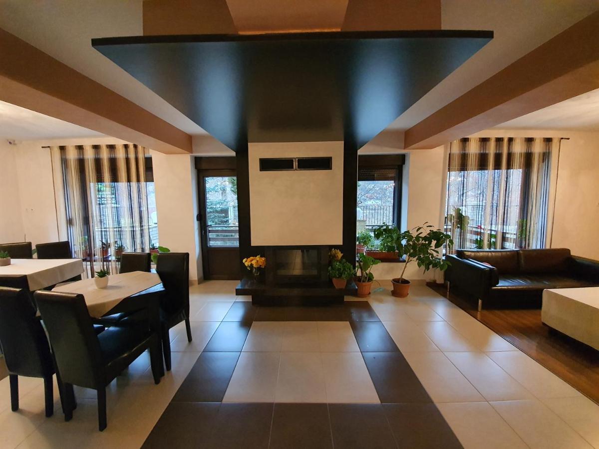 Pensiunea Public House Buşteni Buitenkant foto