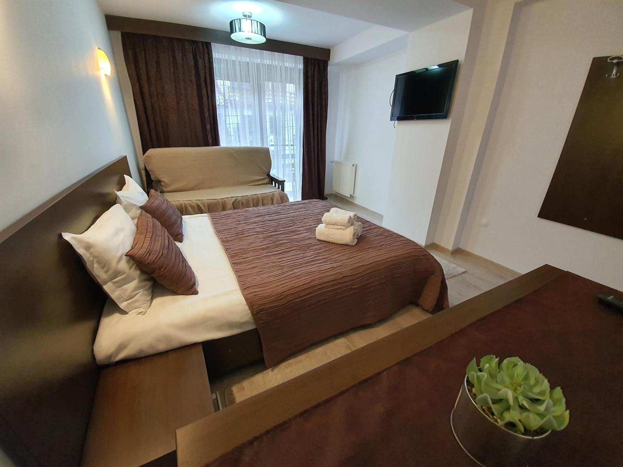 Pensiunea Public House Buşteni Kamer foto