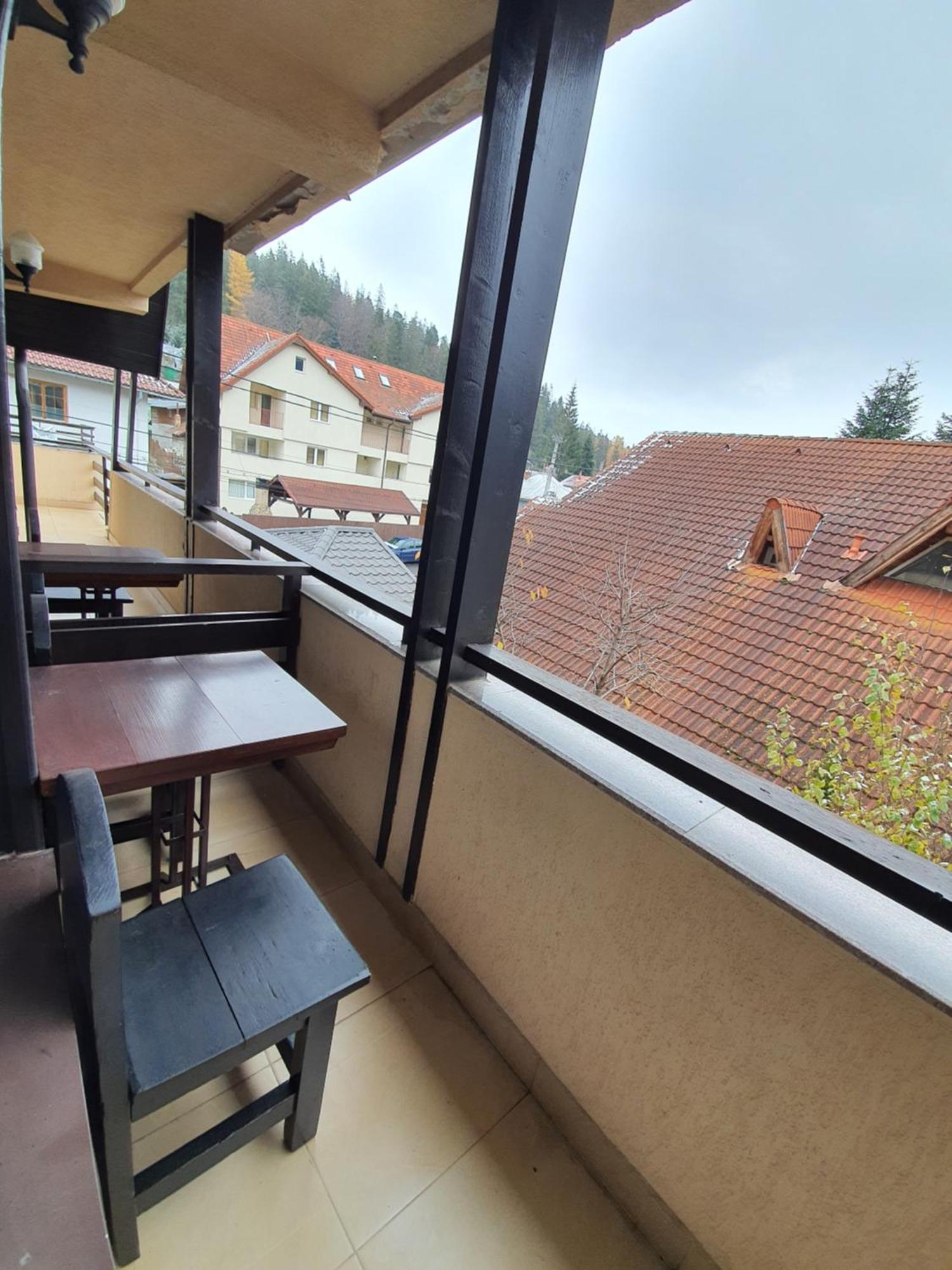 Pensiunea Public House Buşteni Kamer foto