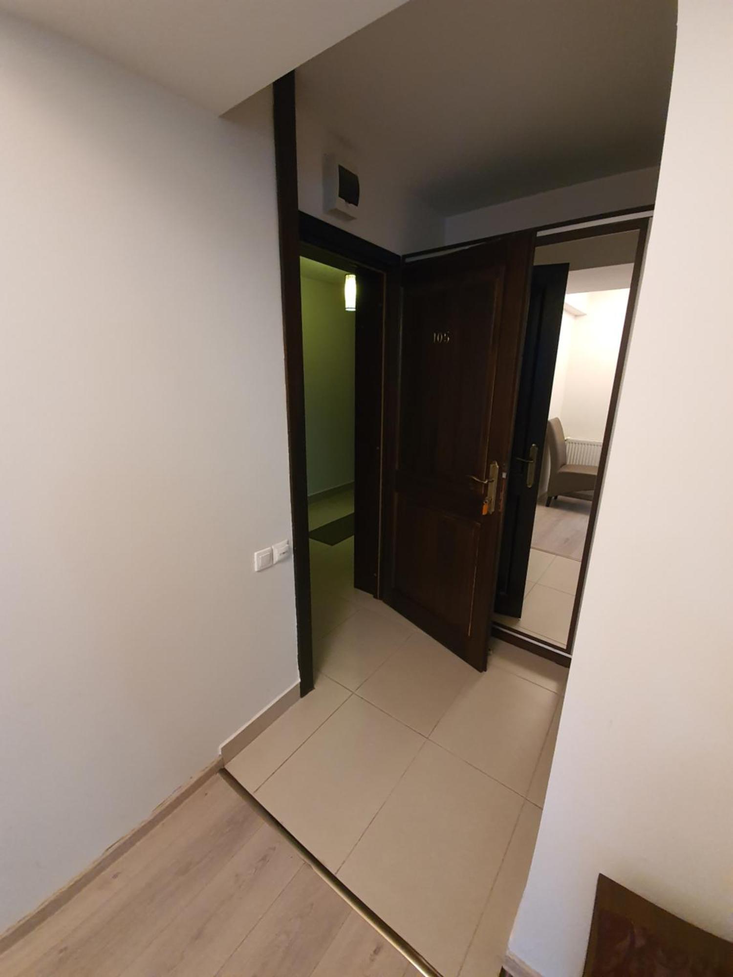 Pensiunea Public House Buşteni Kamer foto
