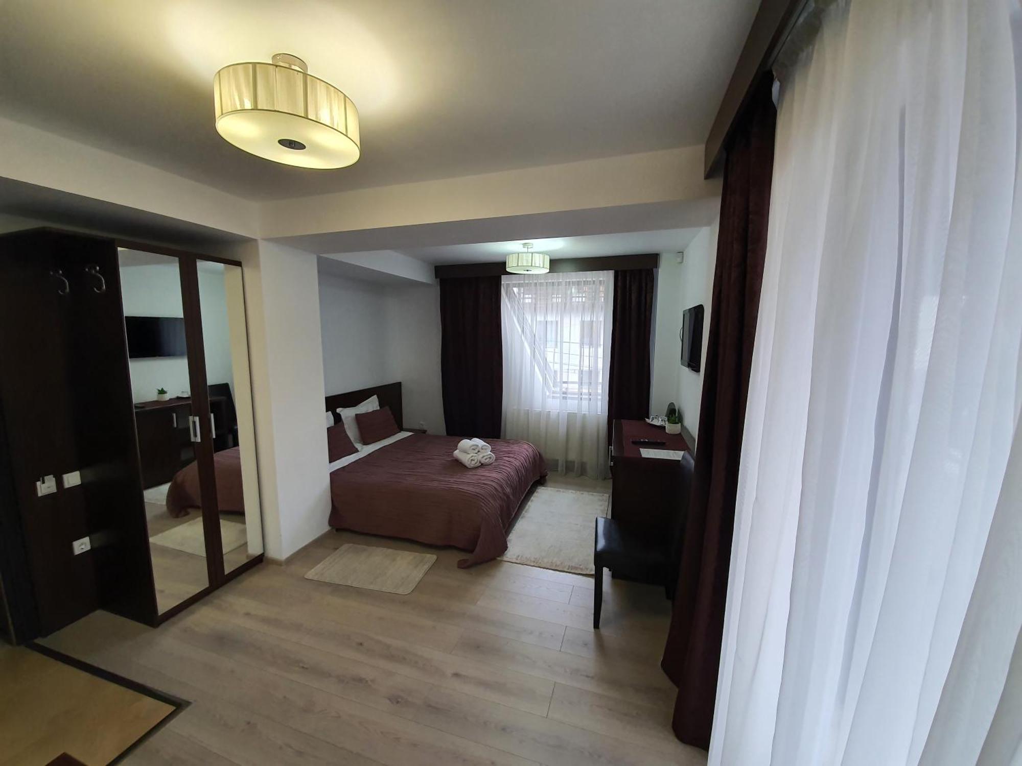 Pensiunea Public House Buşteni Kamer foto