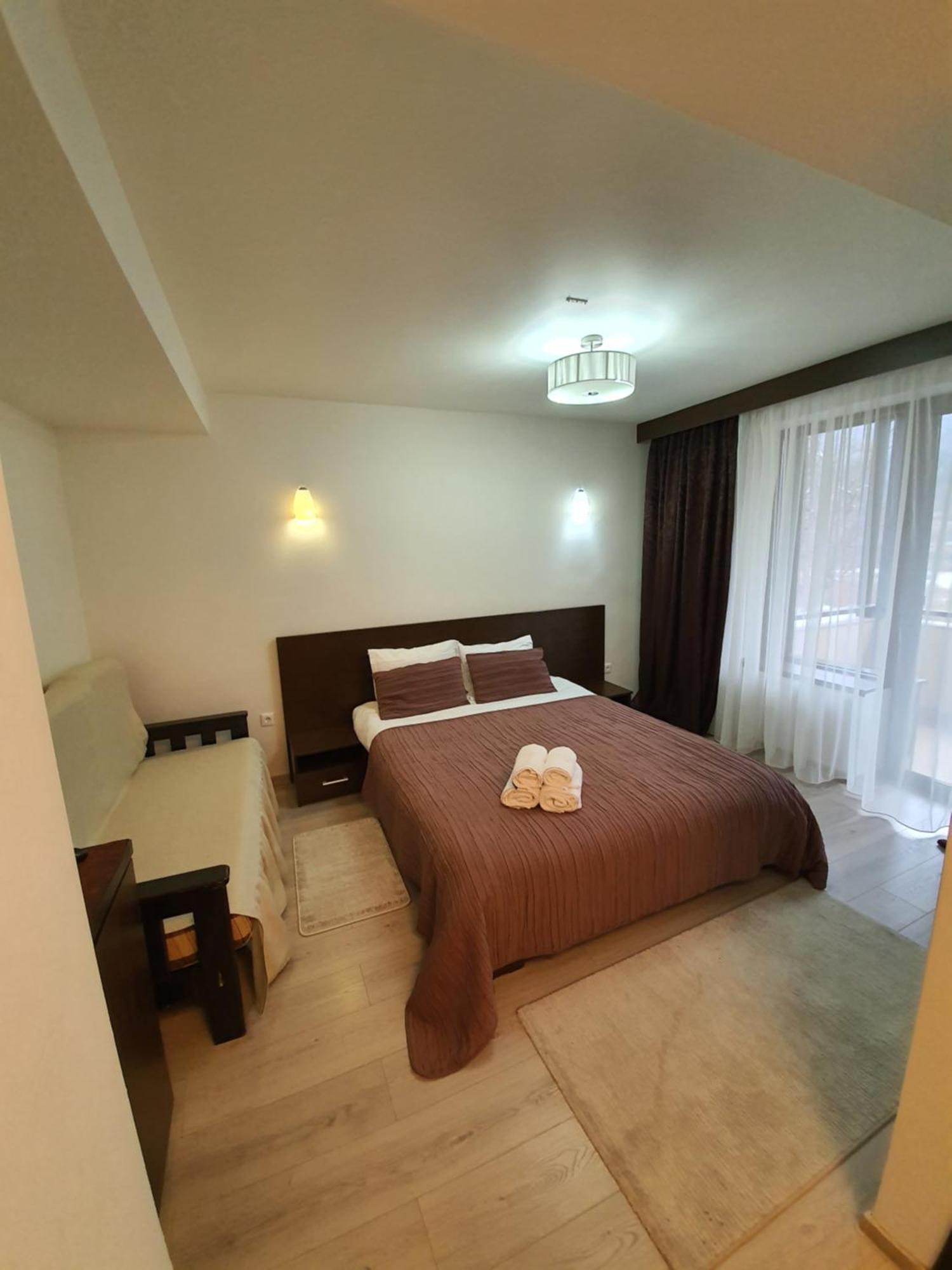 Pensiunea Public House Buşteni Kamer foto