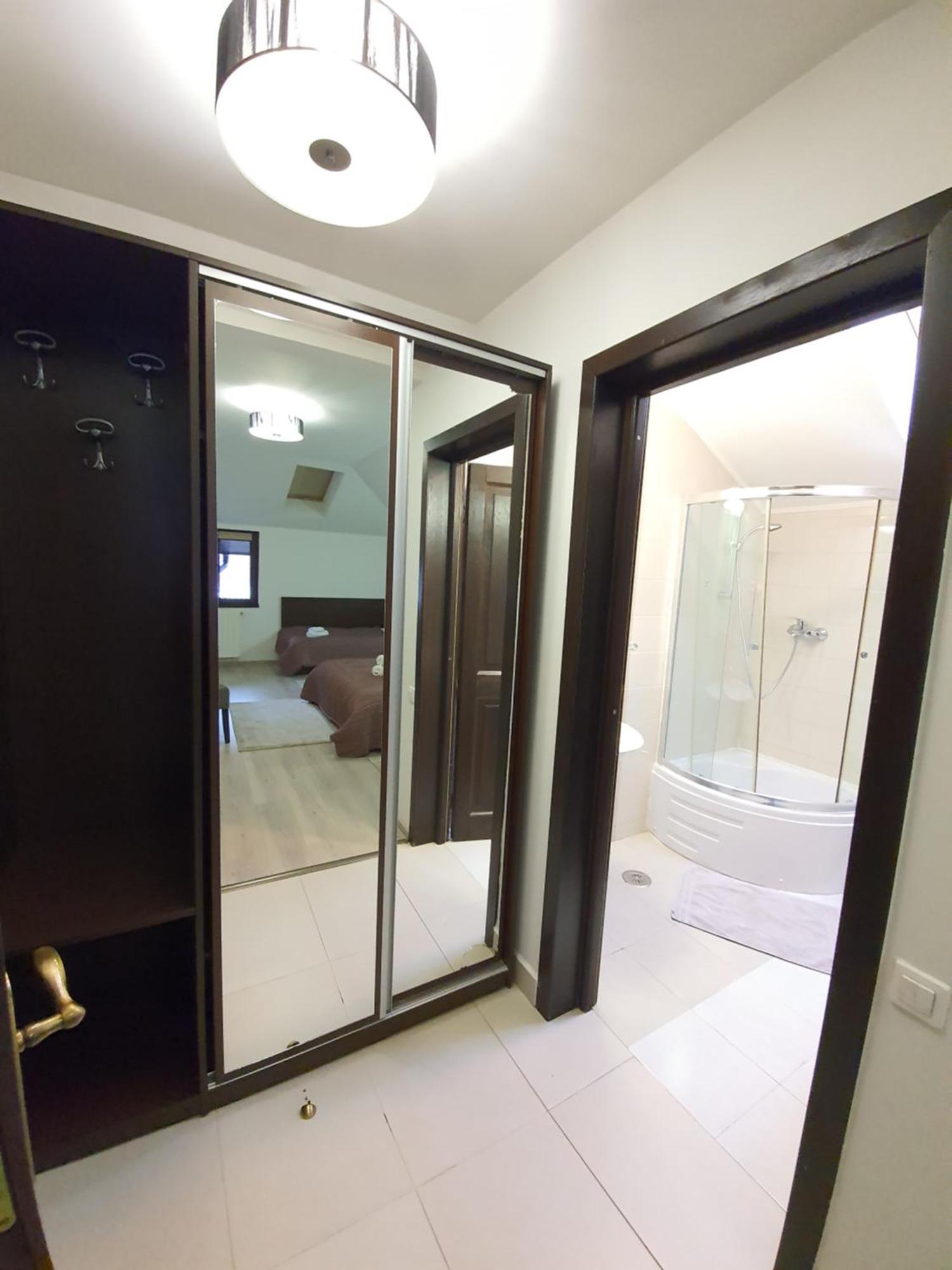 Pensiunea Public House Buşteni Kamer foto